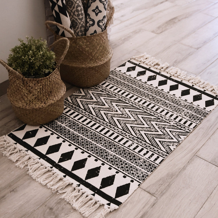 Nordic Geometric Carpets With Tassels Hand Woven For Home Decoration